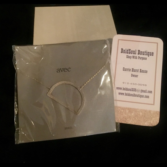 Gold plated gold D initial necklace - Picture 3 of 3